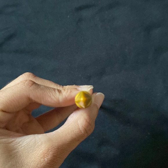 Tiny plastic golden flag staff - Picture 6 of 6